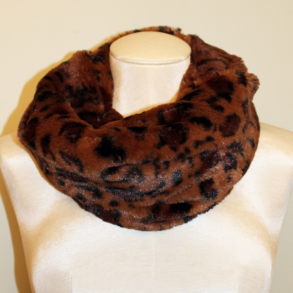 Leopard Infinity Scarf - Picture 3 of 4